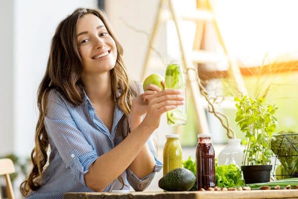 Cách%20hạn%20chế%20tiết%20dầu%20trên%20da.jpg