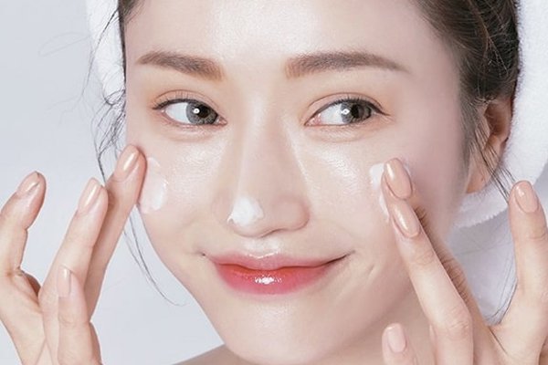 Ngoài cách trị nám bằng nha đam, bạn nên hỗ trợ thêm các mỹ phẩm trị nám hiệu quả. Ngoai-cach-tri-nam-bang-nha-dam-ban-nen-ho-tro-them-cac-my-pham-tri-nam-hieu-qua.jpg
